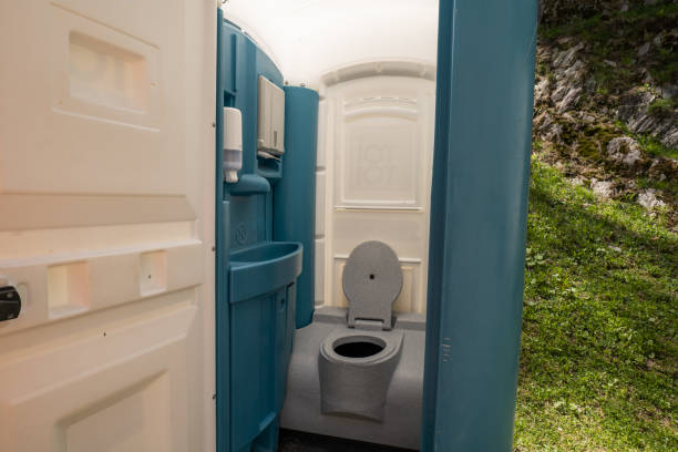 Best Portable restroom trailer rental  in Hialeah, FL